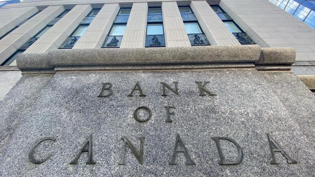 Bitcoin Touches $21k as Bank of Canada Flashes Signs of Pivot